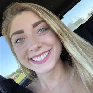 Meet your Posher, Abby